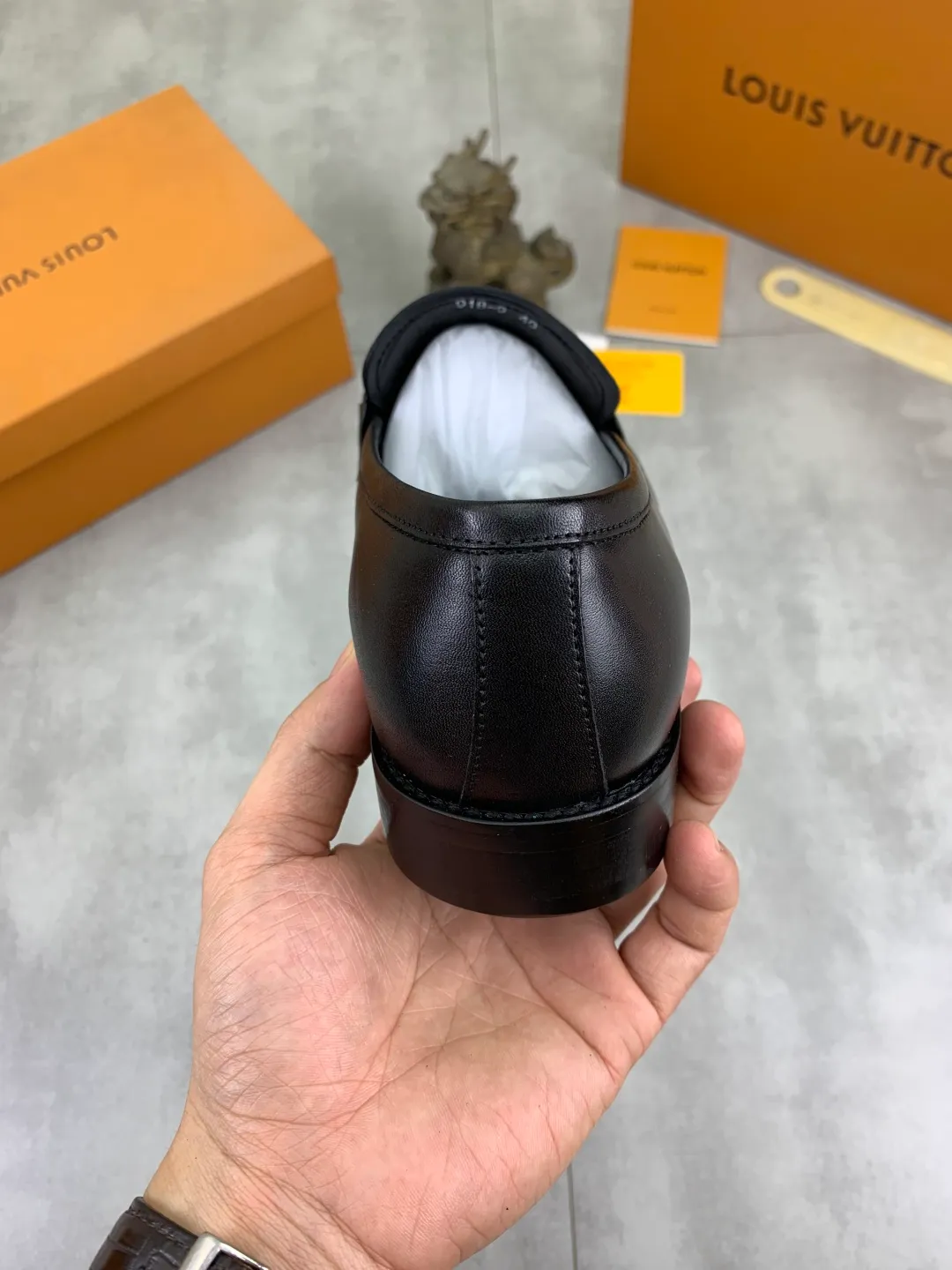 Men's Men's Shoes 💰P420 [New Style] 💰Yangli💎💎💎[Louis Vuitton] LV high-end men's formal business leather shoes, original order 1:1! Original imported calfskin, original metal buckle, imported sheepskin lining for feet, original outsole, men's shoe size: 39-45 (38.46 customized) black optional